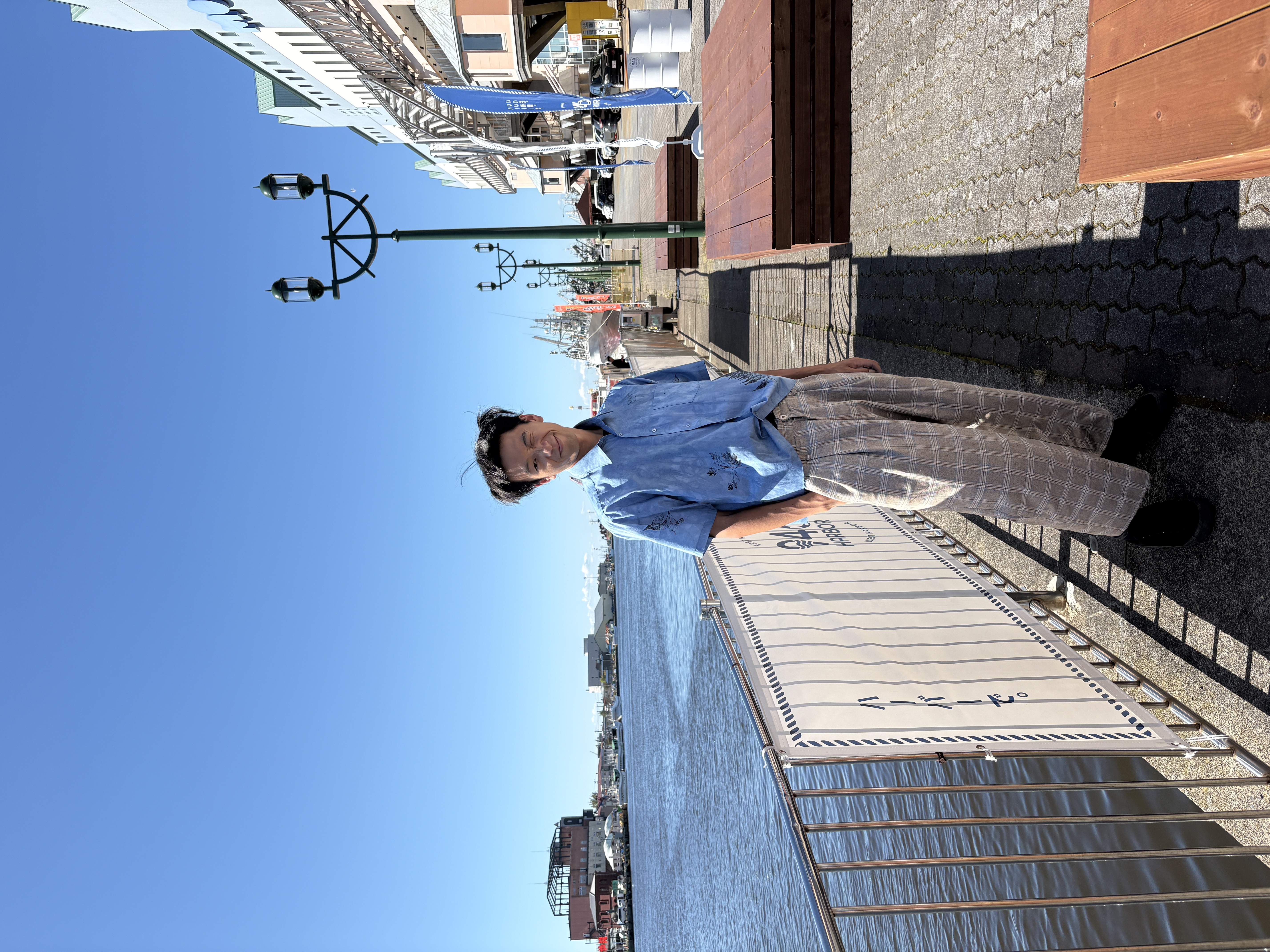 制服シャツの着画（別角度）